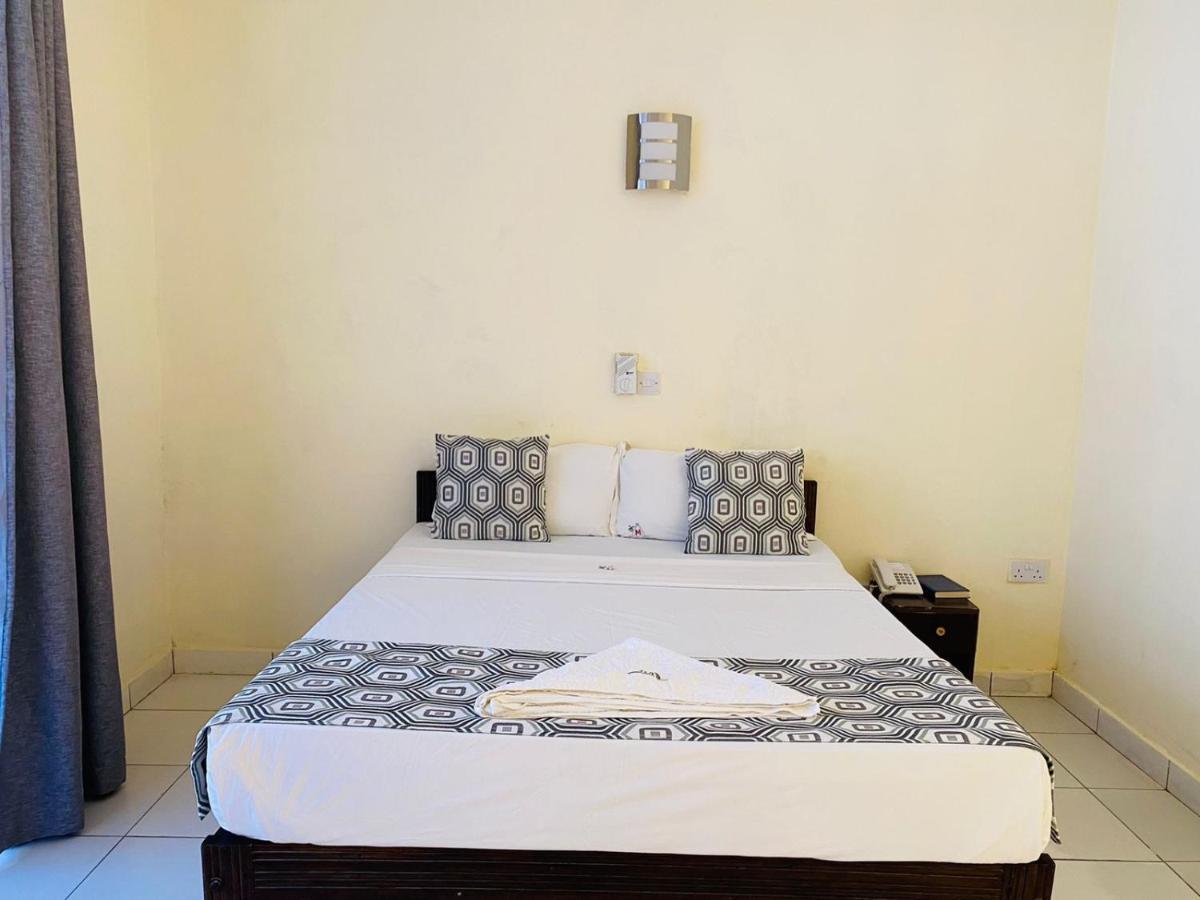 Merry Villa Hotel & Apartments 蒙巴萨 外观 照片